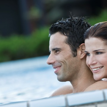Fun bath couple_04
