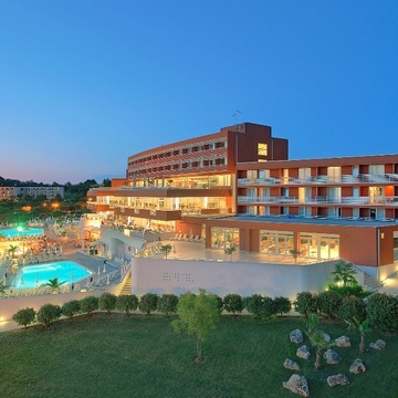Hotel_Albatros_Plava_Laguna_Entrance_Landscape-2