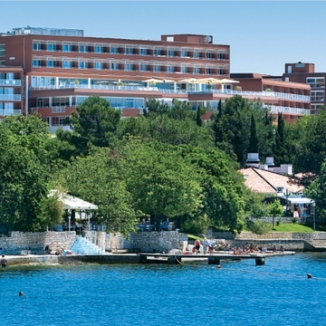 Hotel_Albatros_Plava_Laguna_Entrance_Landscape-6