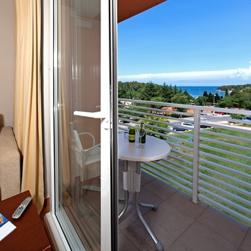Hotel_Albatros_Plava_Laguna_Suite_with_balcony_sea_view_U2BM-1