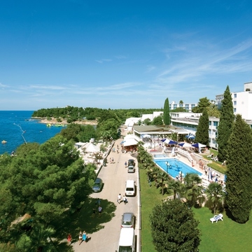 Hotel_Zorna_Plava_Laguna_Entrance_Landscape-2